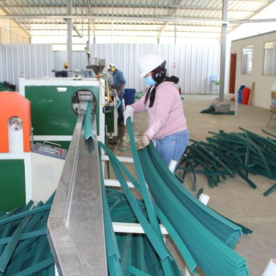 Fairtrade Premium-funded project recycling banana farm bags into pallet corner boards